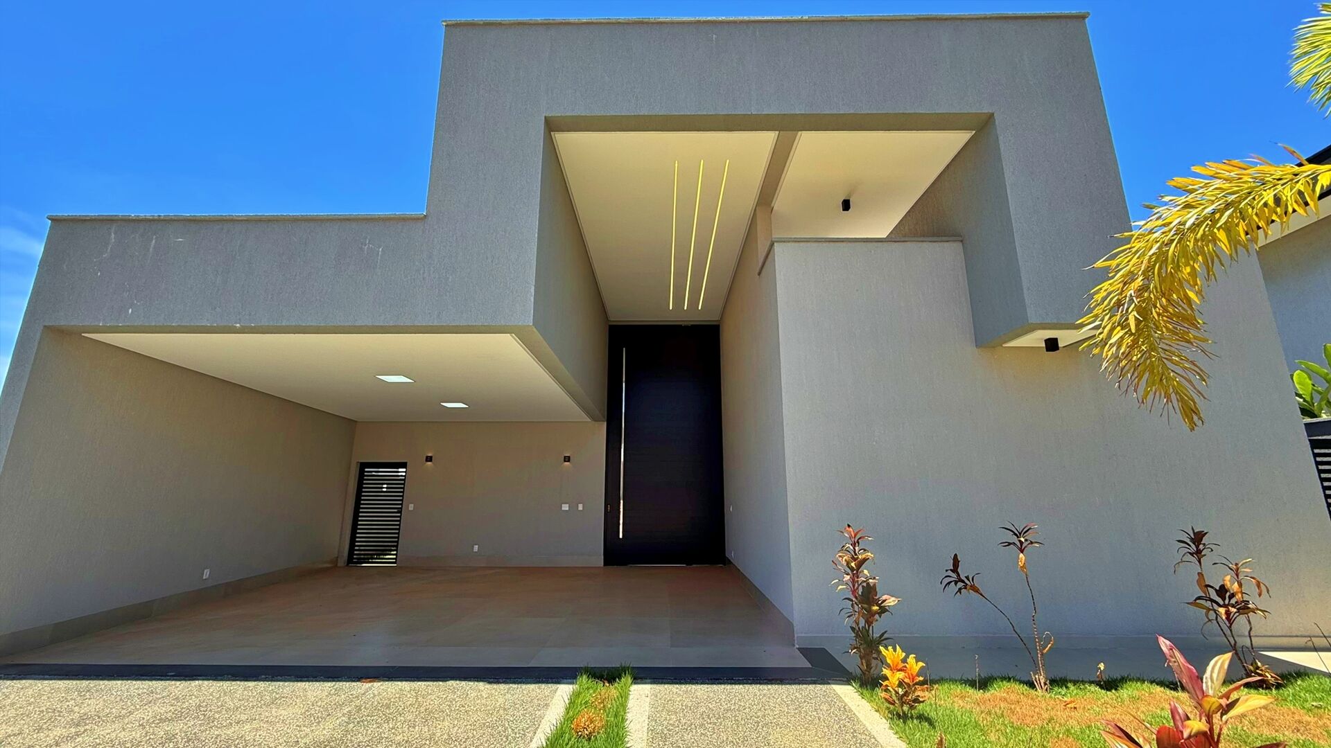 Casa 4 Suítes, 333 m² c/ Lazer à Venda no Condomínio Portal do Sol Garden — foto