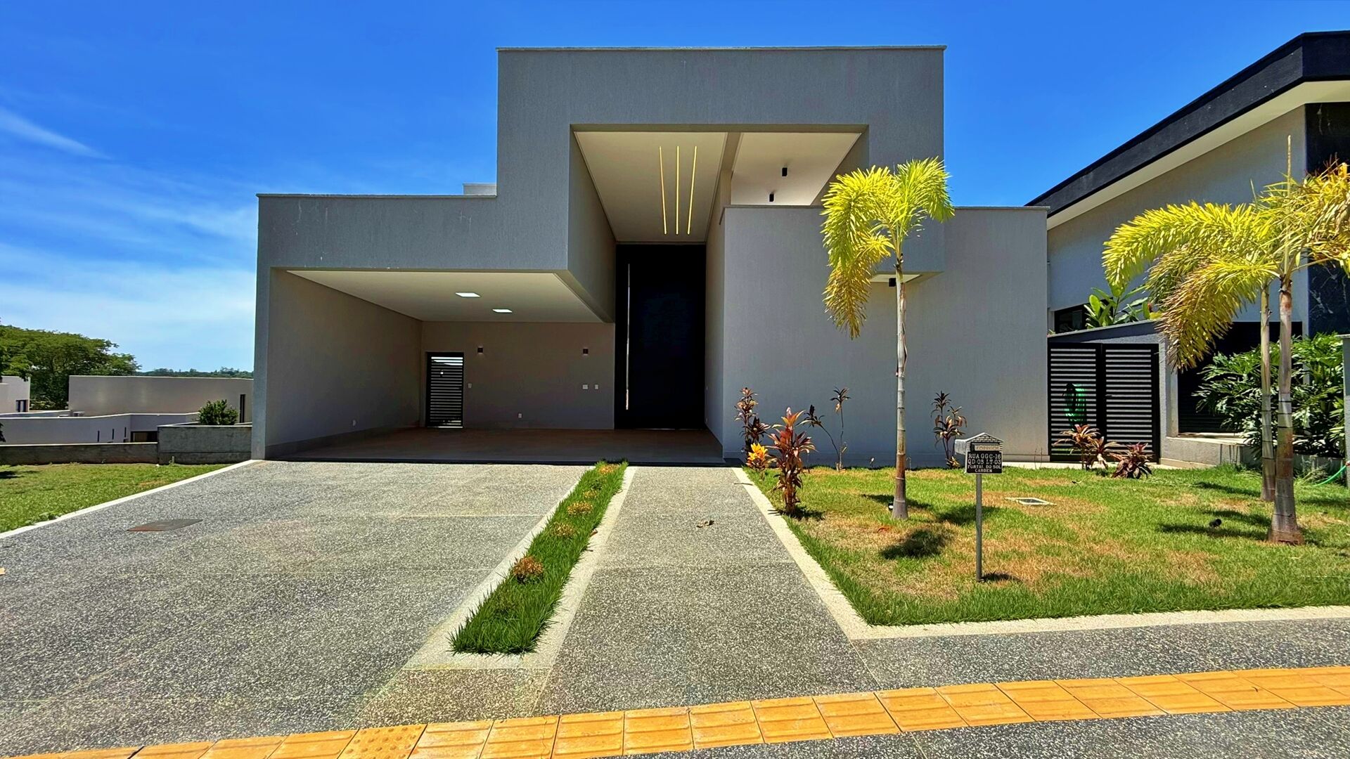 Casa 4 Suítes, 333 m² c/ Lazer à Venda no Condomínio Portal do Sol Garden — foto