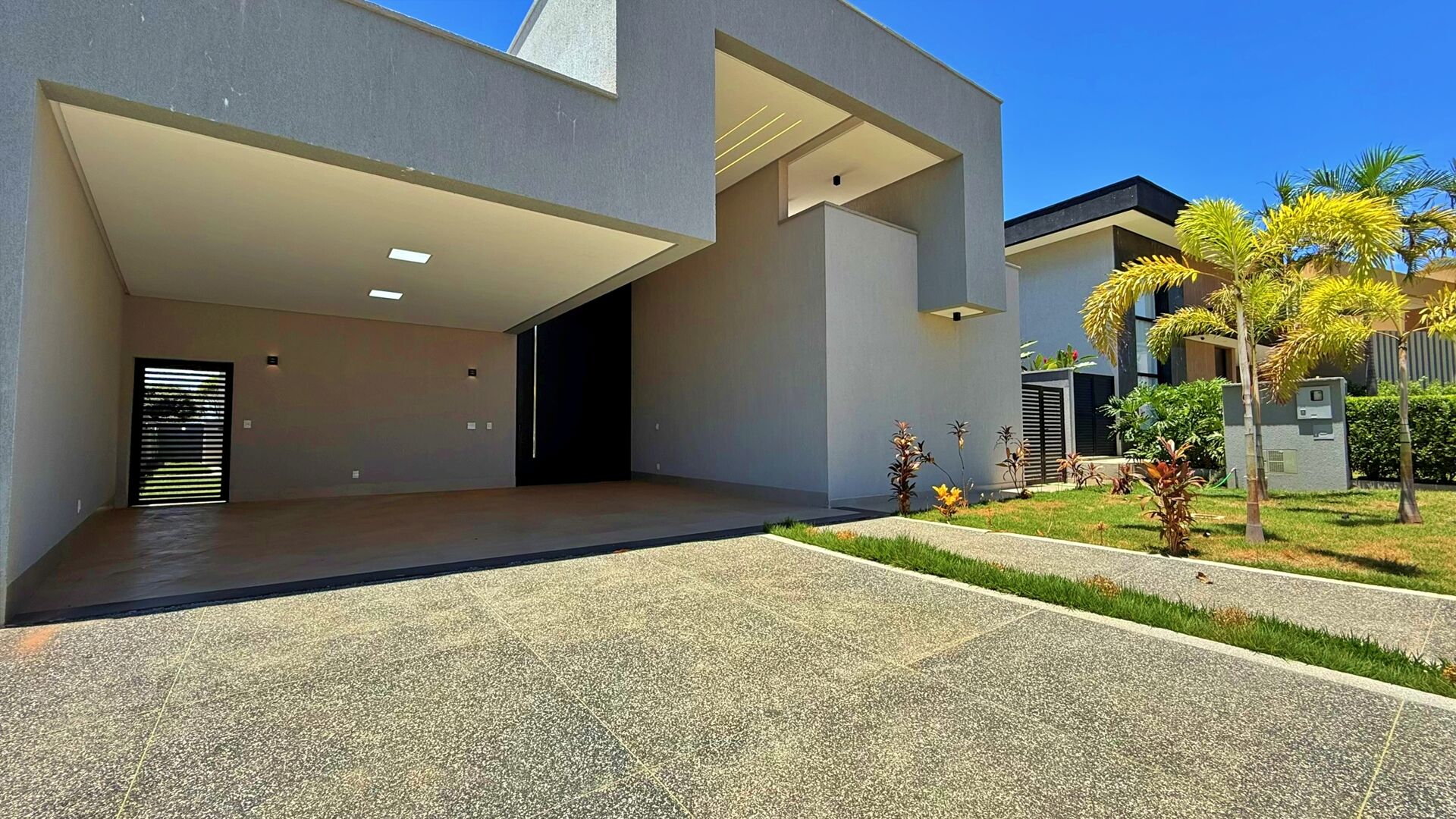 Casa 4 Suítes, 333 m² c/ Lazer à Venda no Condomínio Portal do Sol Garden — foto