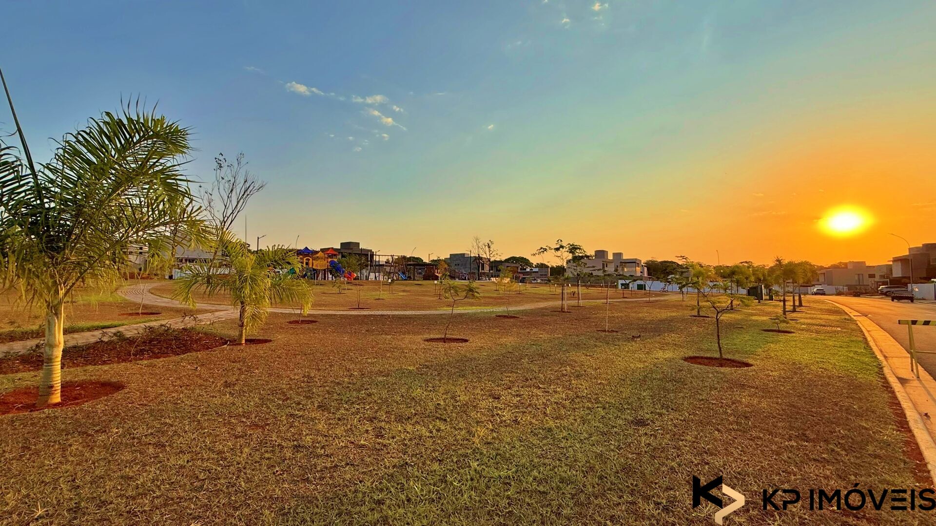 Construa Sua Casa Exclusiva: Lote 407,63m² em Condomínio Jardins França, GO — foto