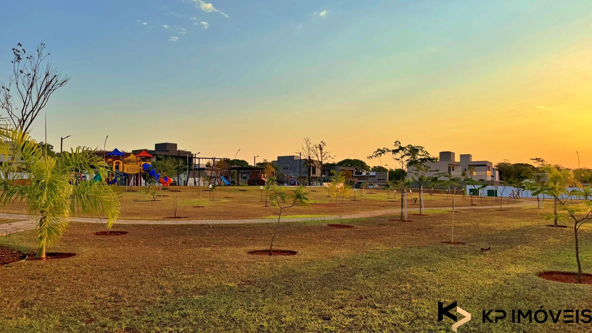 Construa Sua Casa Exclusiva: Lote 407,63m² em Condomínio Jardins França, GO — foto