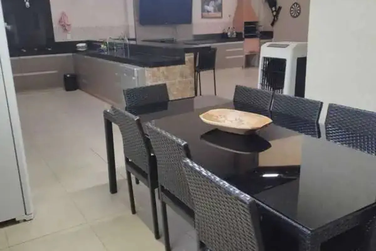 Casa Térrea 4 Quartos para Venda em Condomínio Fechado - Região Noroeste de Goiânia — foto