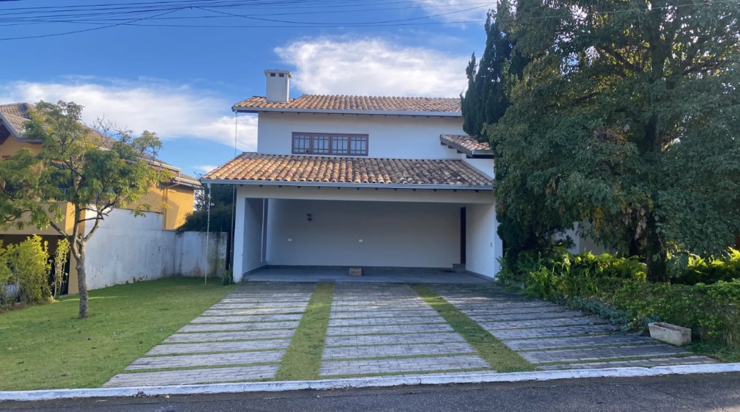 Casa para Locação no Alphaville Residencial 11 – 438 m² Construídos, 4 Dormitórios e Piscina — foto