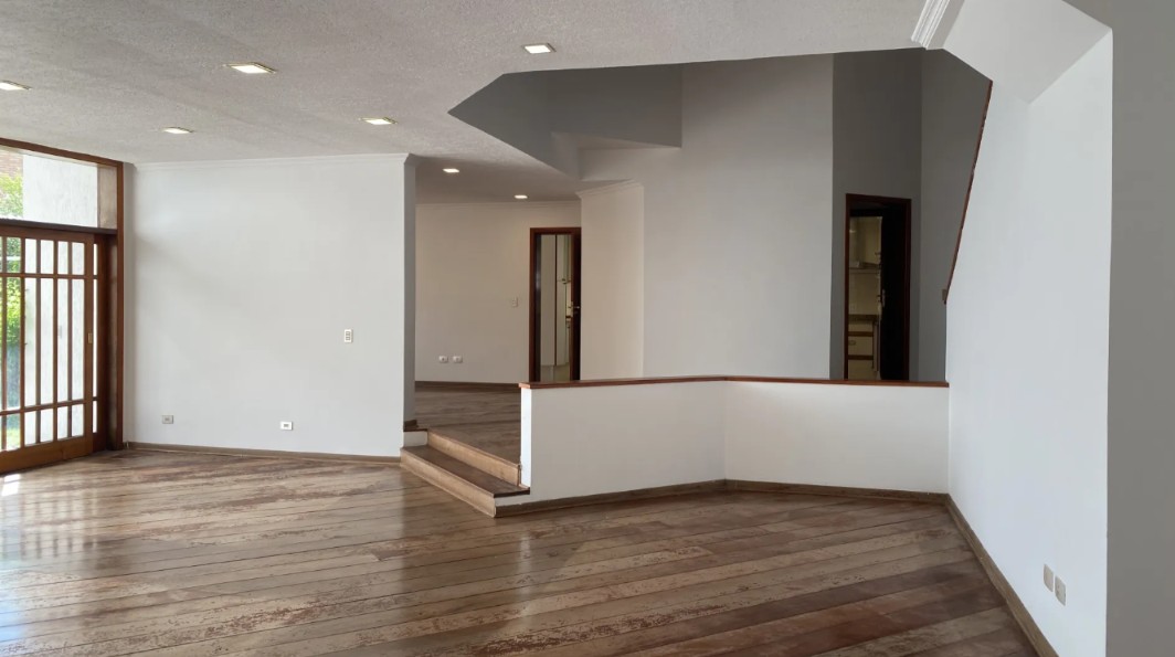 Casa para Locação no Alphaville Residencial 11 – 438 m² Construídos, 4 Dormitórios e Piscina — foto