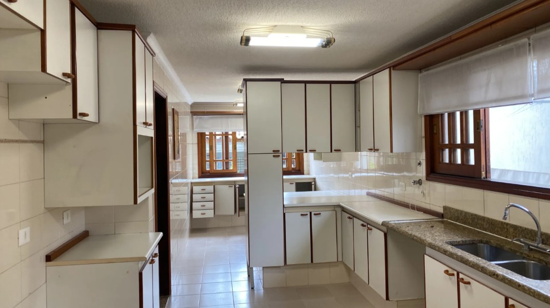 Casa para Locação no Alphaville Residencial 11 – 438 m² Construídos, 4 Dormitórios e Piscina — foto
