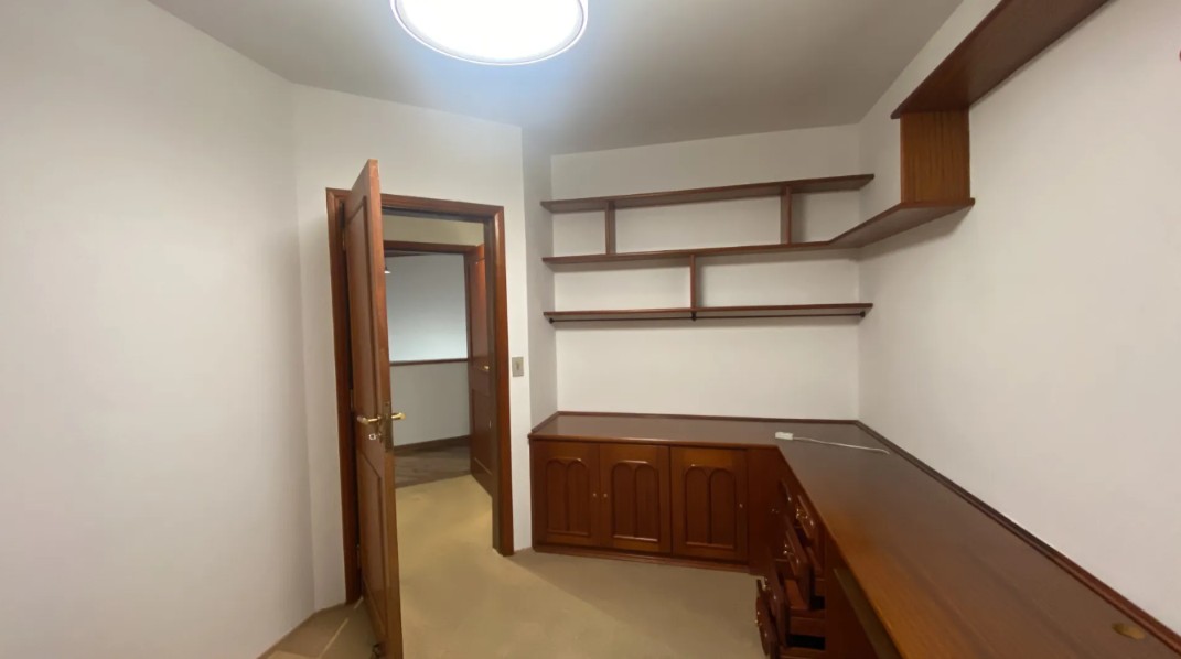 Casa para Locação no Alphaville Residencial 11 – 438 m² Construídos, 4 Dormitórios e Piscina — foto