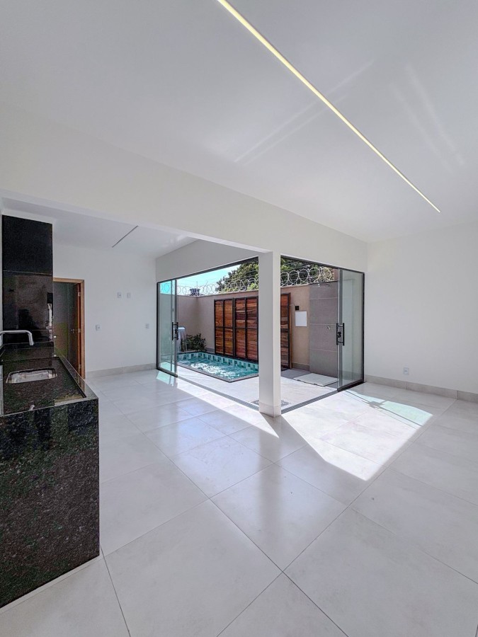 Casa para Venda em Aparecida de Goiânia, Setor Central, 3 dormitórios, 1 suíte, 1 banheiro, 2 vagas — foto