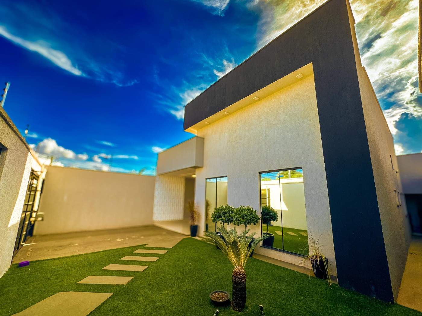 Casa para Venda em Aparecida de Goiânia, Residencial Cândido Queiroz, 3 dormitórios, 3 suítes, 4 banheiros, 2 vagas — foto