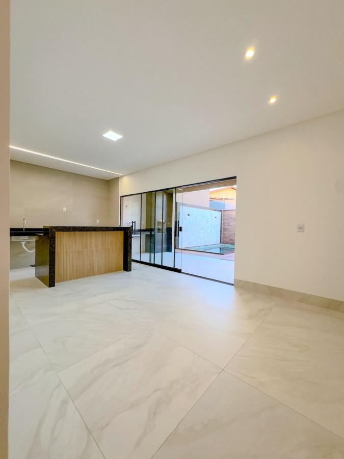 Casa para Venda em Aparecida de Goiânia, Setor Serra Dourada - 3ª Etapa, 3 dormitórios, 3 suítes, 1 banheiro, 4 vagas — foto