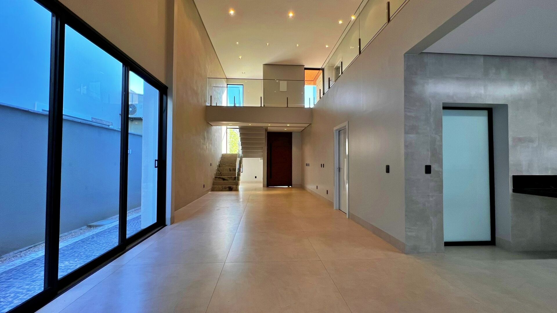 Sobrado 4 Suítes, 330 m² c/ Armários à Venda no Condomínio Aldeia do Sol — foto