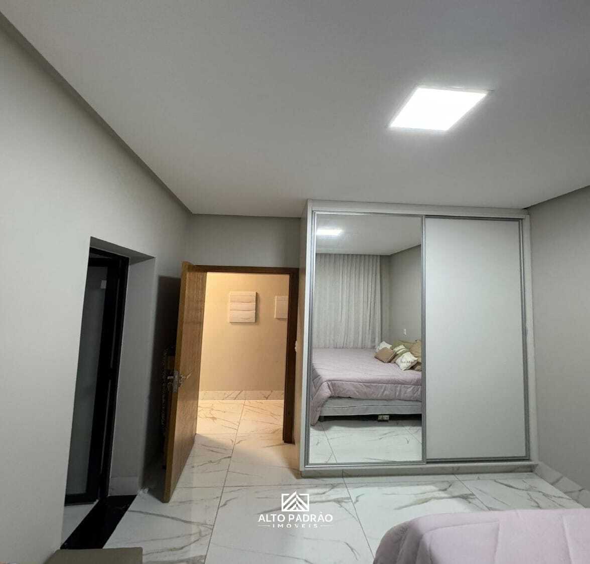 Casa à venda no bairro Parqville Pinheiros em Aparecida de Goiânia/GO — foto