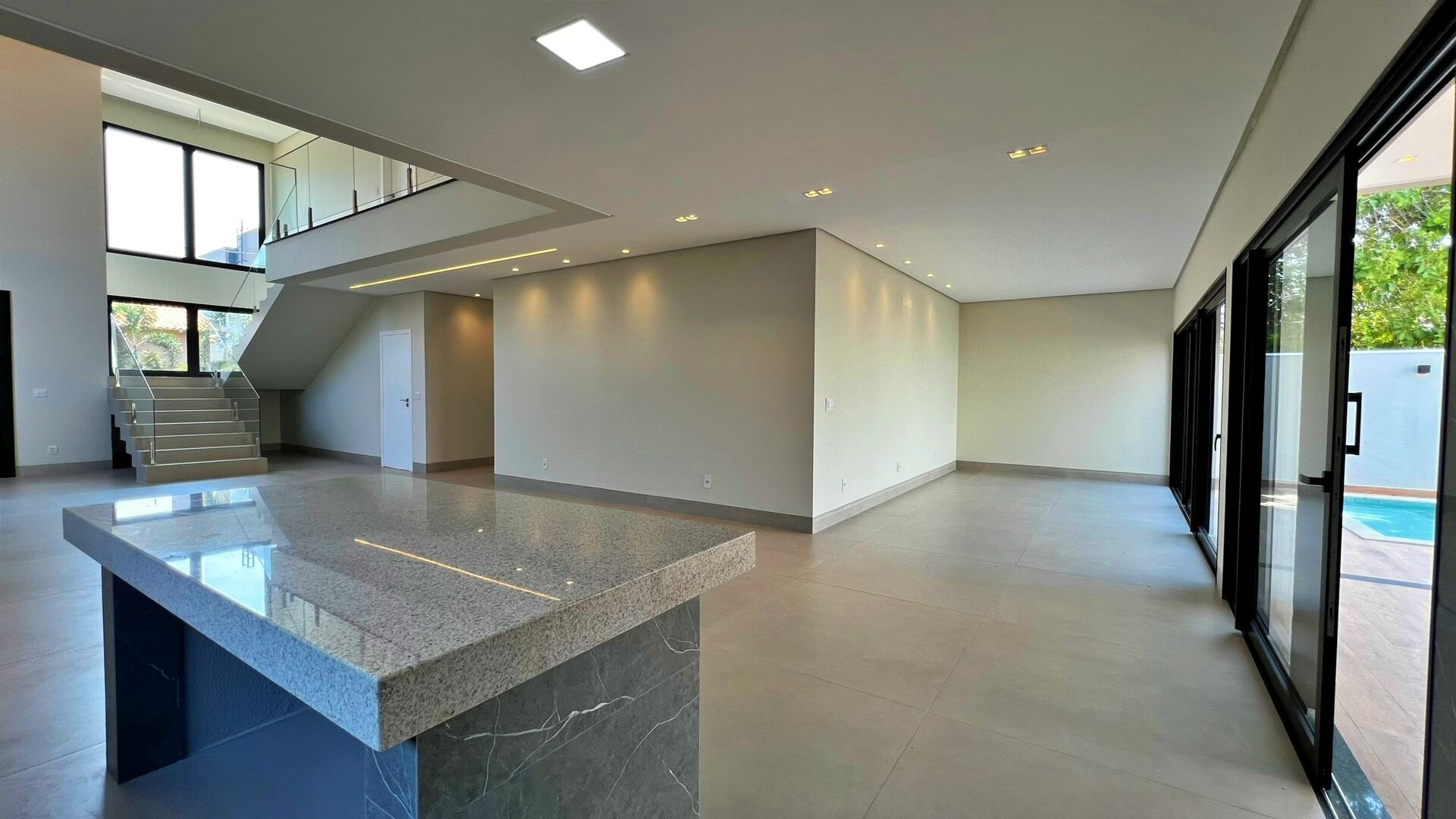 Sobrado 4 Suítes, 322 m² c/ Lazer à Venda no Condomínio Mirante do Lago — foto