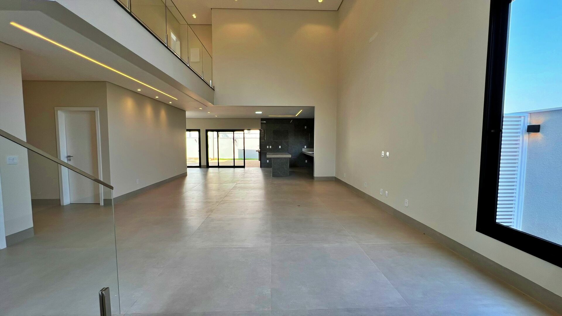 Sobrado 4 Suítes, 322 m² c/ Lazer à Venda no Condomínio Mirante do Lago — foto