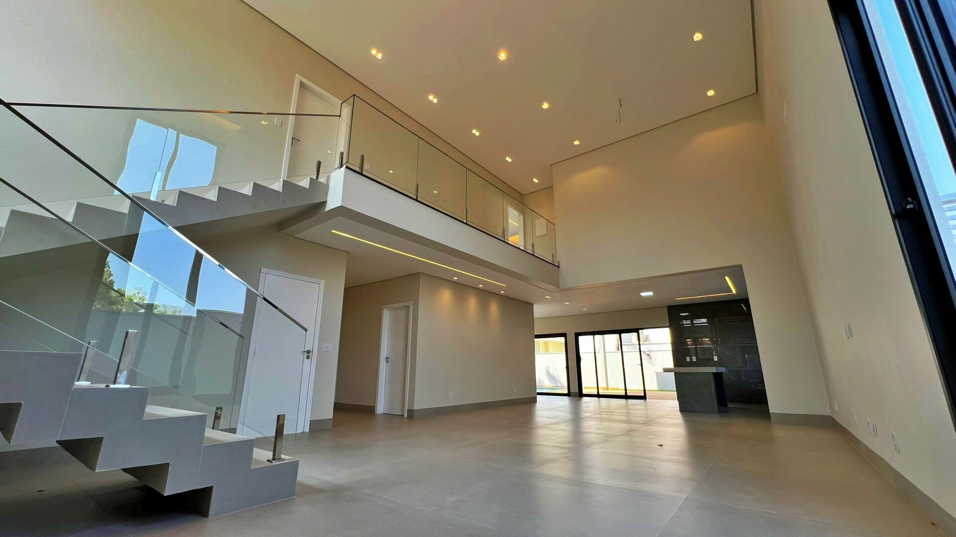 Sobrado 4 Suítes, 322 m² c/ Lazer à Venda no Condomínio Mirante do Lago — foto