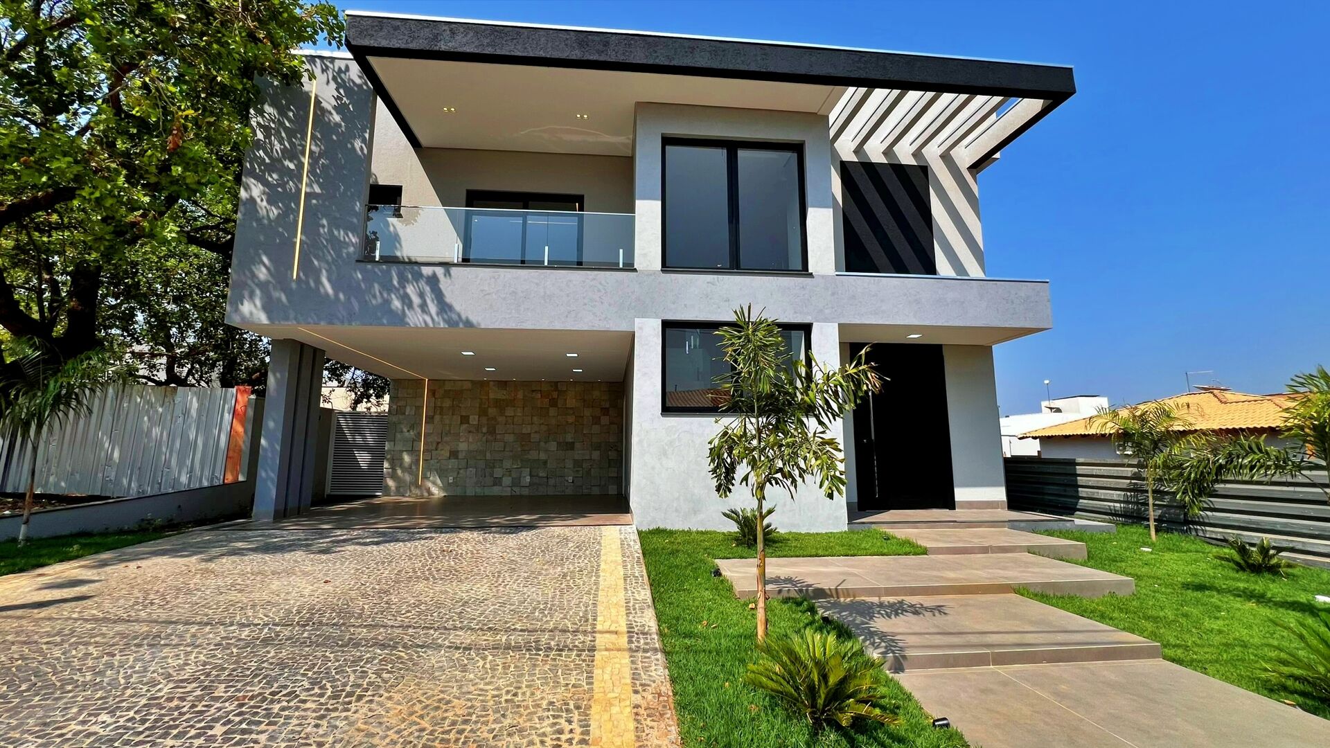Sobrado 4 Suítes, 322 m² c/ Lazer à Venda no Condomínio Mirante do Lago — foto