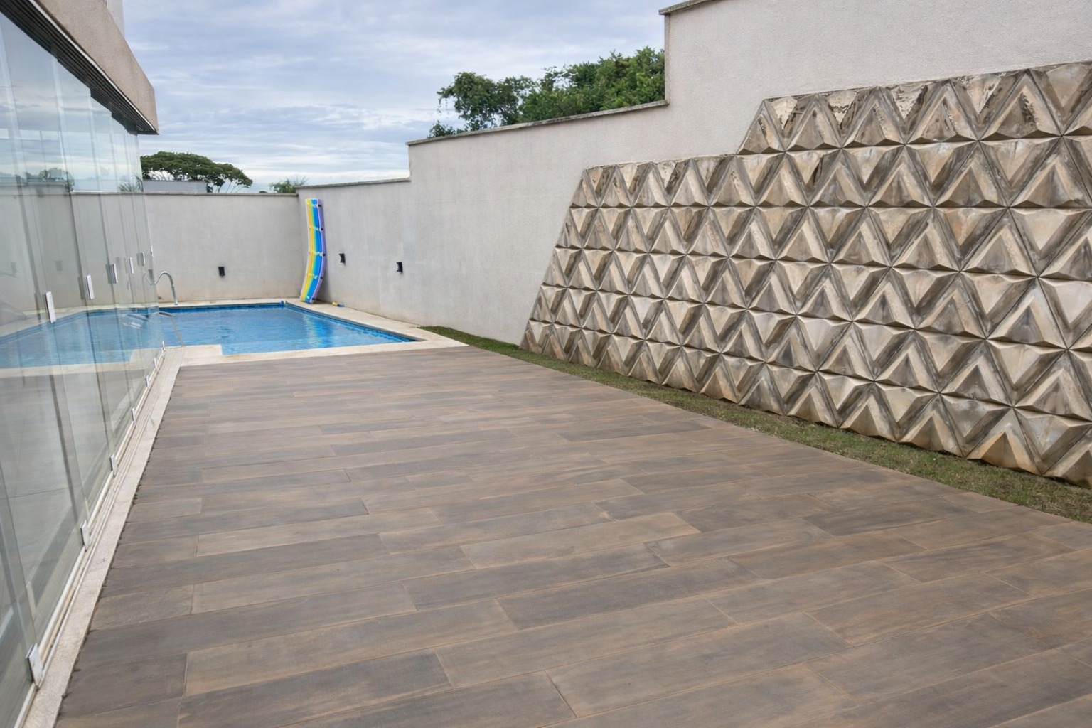 Sobrado 3 Suítes para Venda no Jardim Veneza - Goiânia/GO — foto