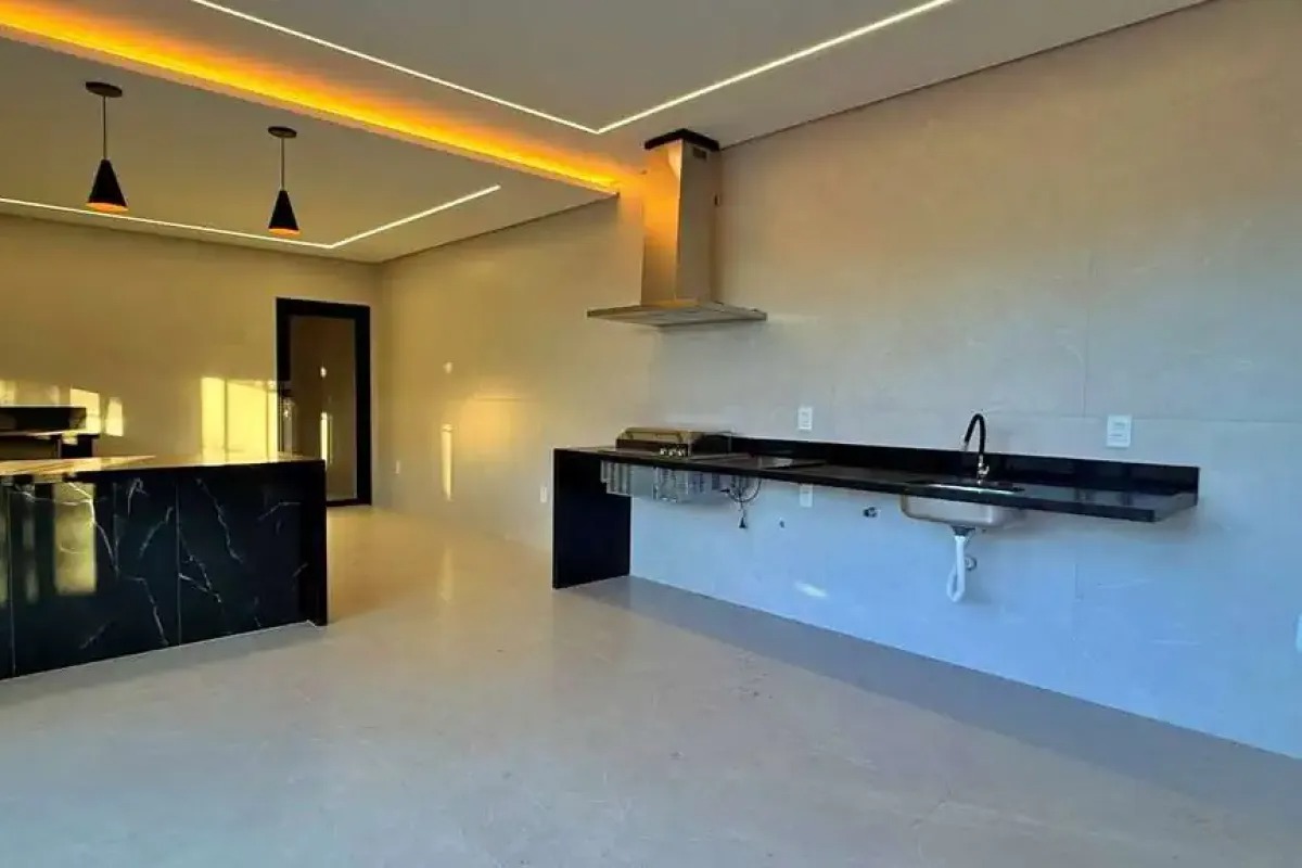 Casa 4 Suítes, 240 m² c/ Lazer à Venda no Caribe Golf — foto