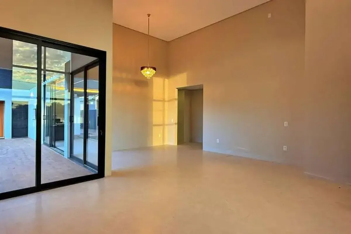 Casa 4 Suítes, 240 m² c/ Lazer à Venda no Caribe Golf — foto