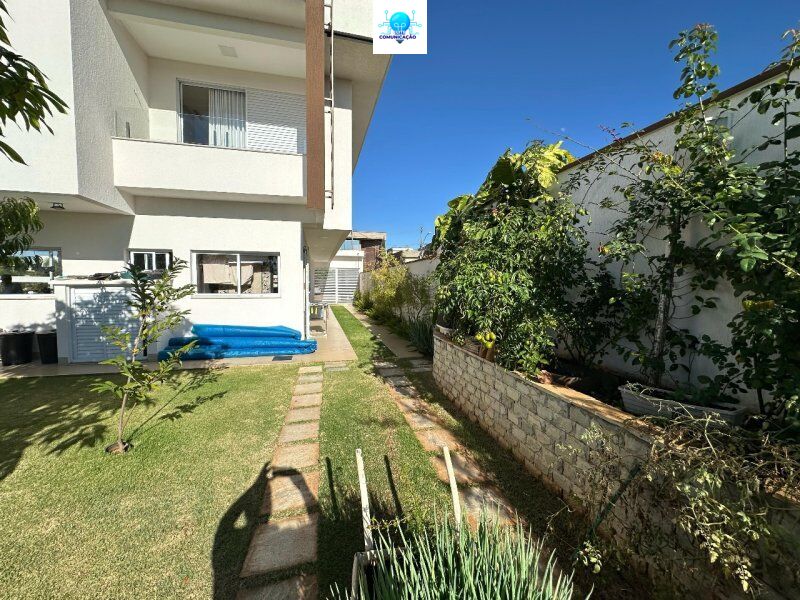 Sobrado Exclusivo de Alto Padrão - Condomínio do Lago, Goiânia/GO — foto
