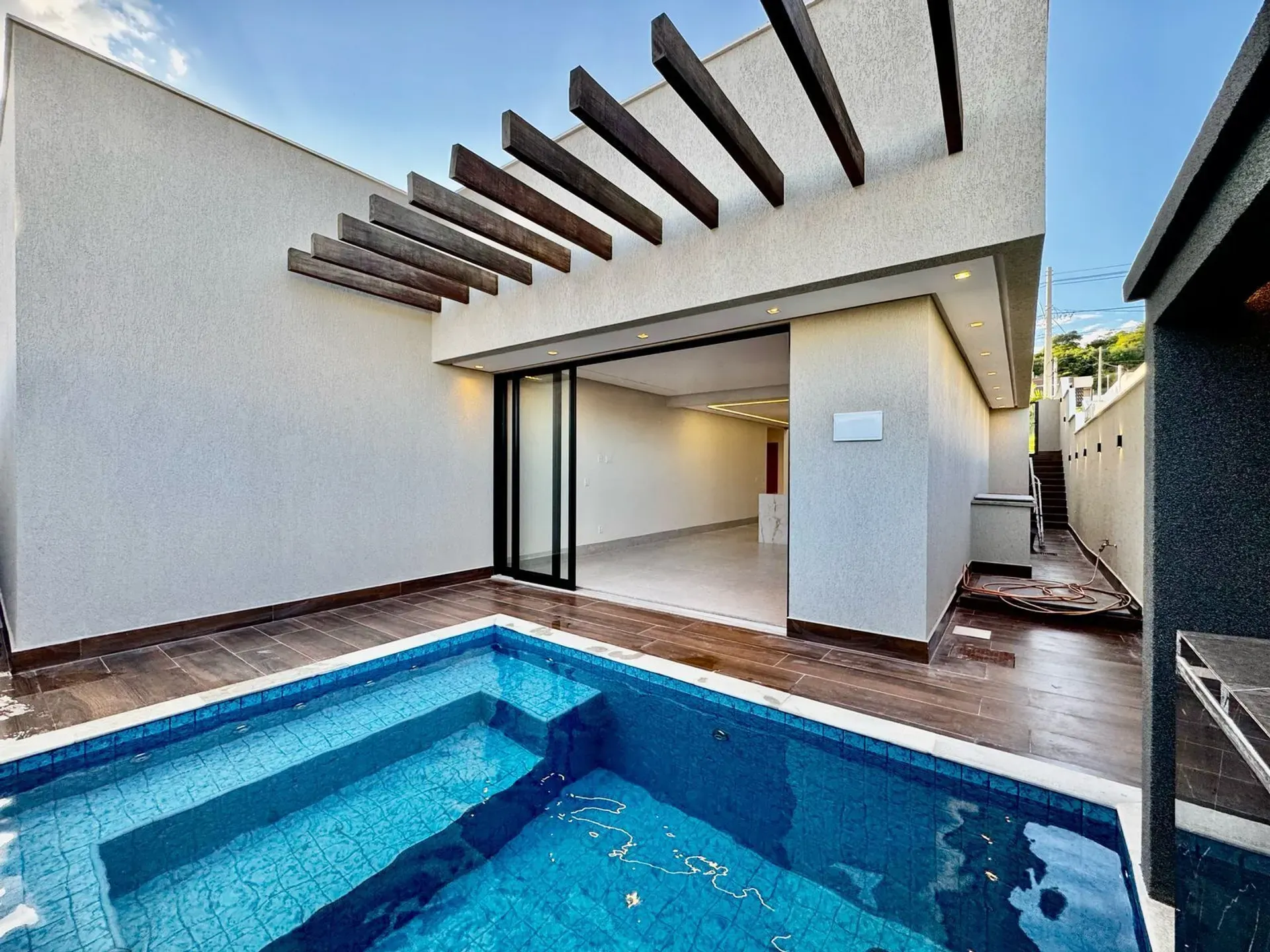 JARDINS NAPOLES - Casa Subtérrea de Luxo no Jardins Nápoles com Piscina Aquecida e 3 Suítes — foto
