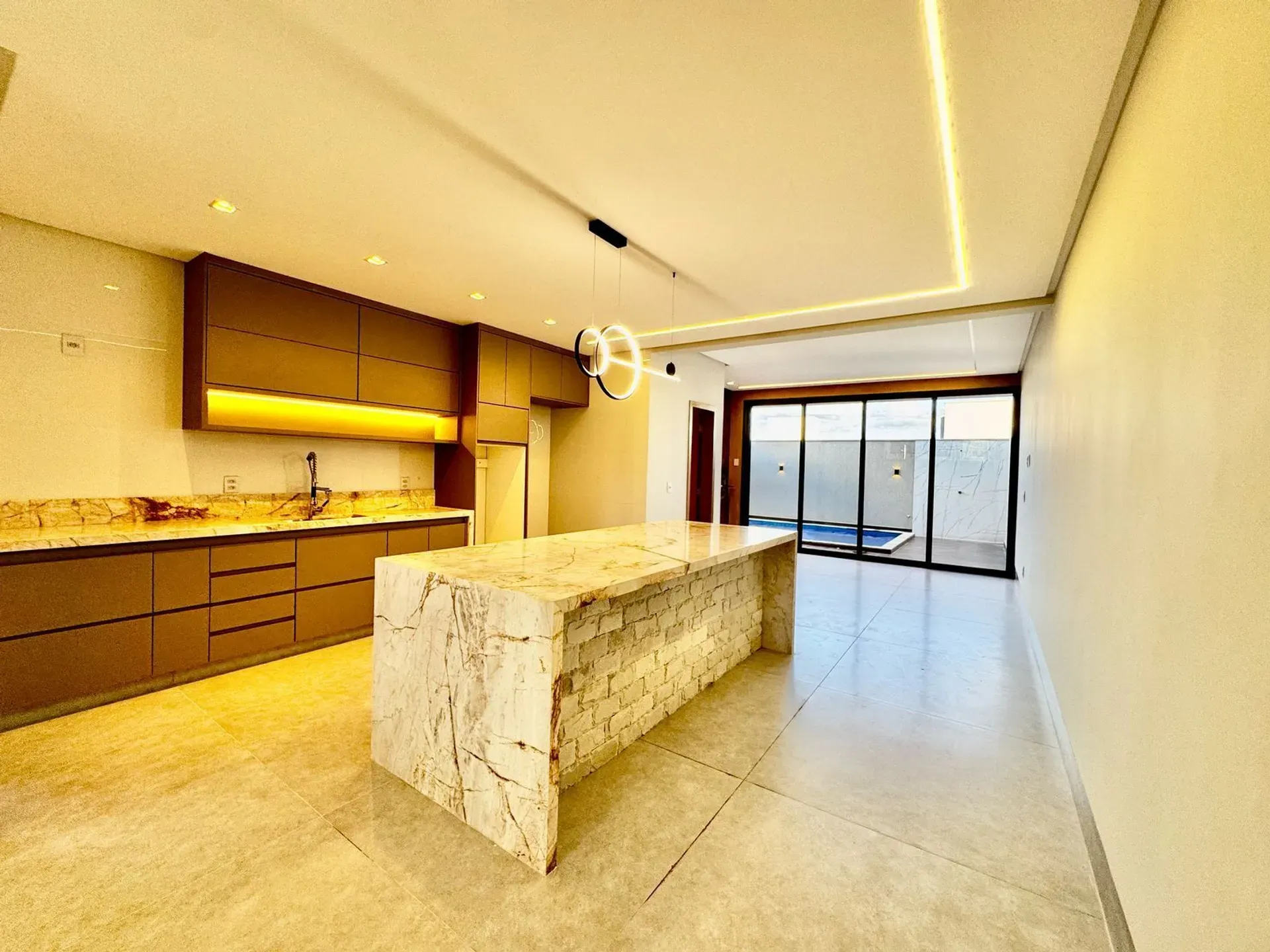 JARDINS NAPOLES - Casa Subtérrea de Luxo no Jardins Nápoles com Piscina Aquecida e 3 Suítes — foto