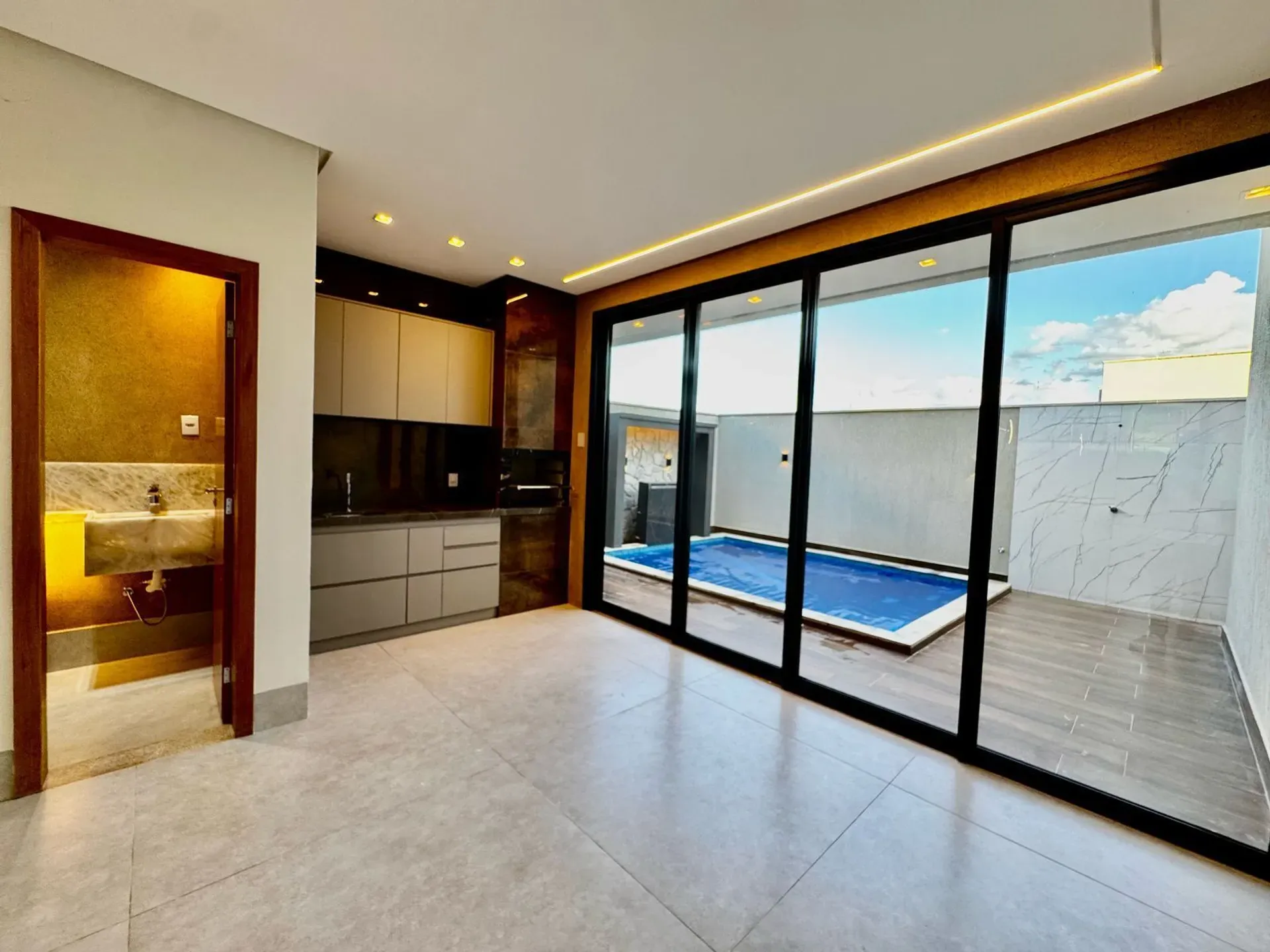 JARDINS NAPOLES - Casa Subtérrea de Luxo no Jardins Nápoles com Piscina Aquecida e 3 Suítes — foto
