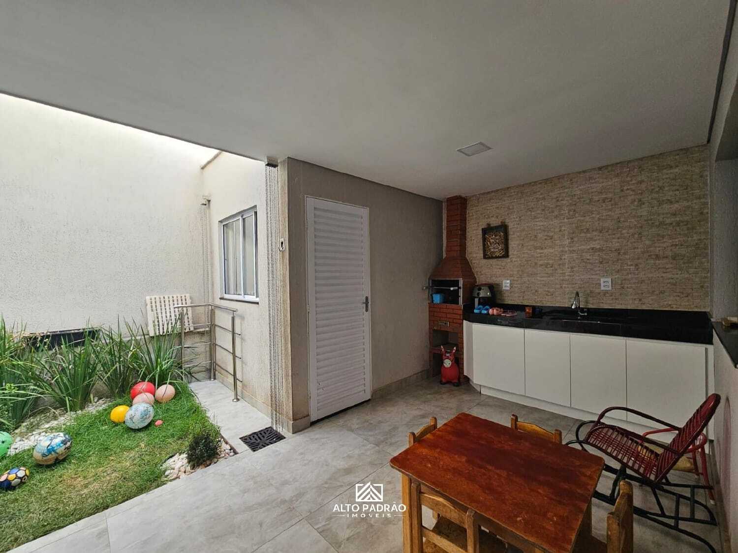 Sobrado 3 Quartos à Venda no Jardim Atlântico - GO — foto