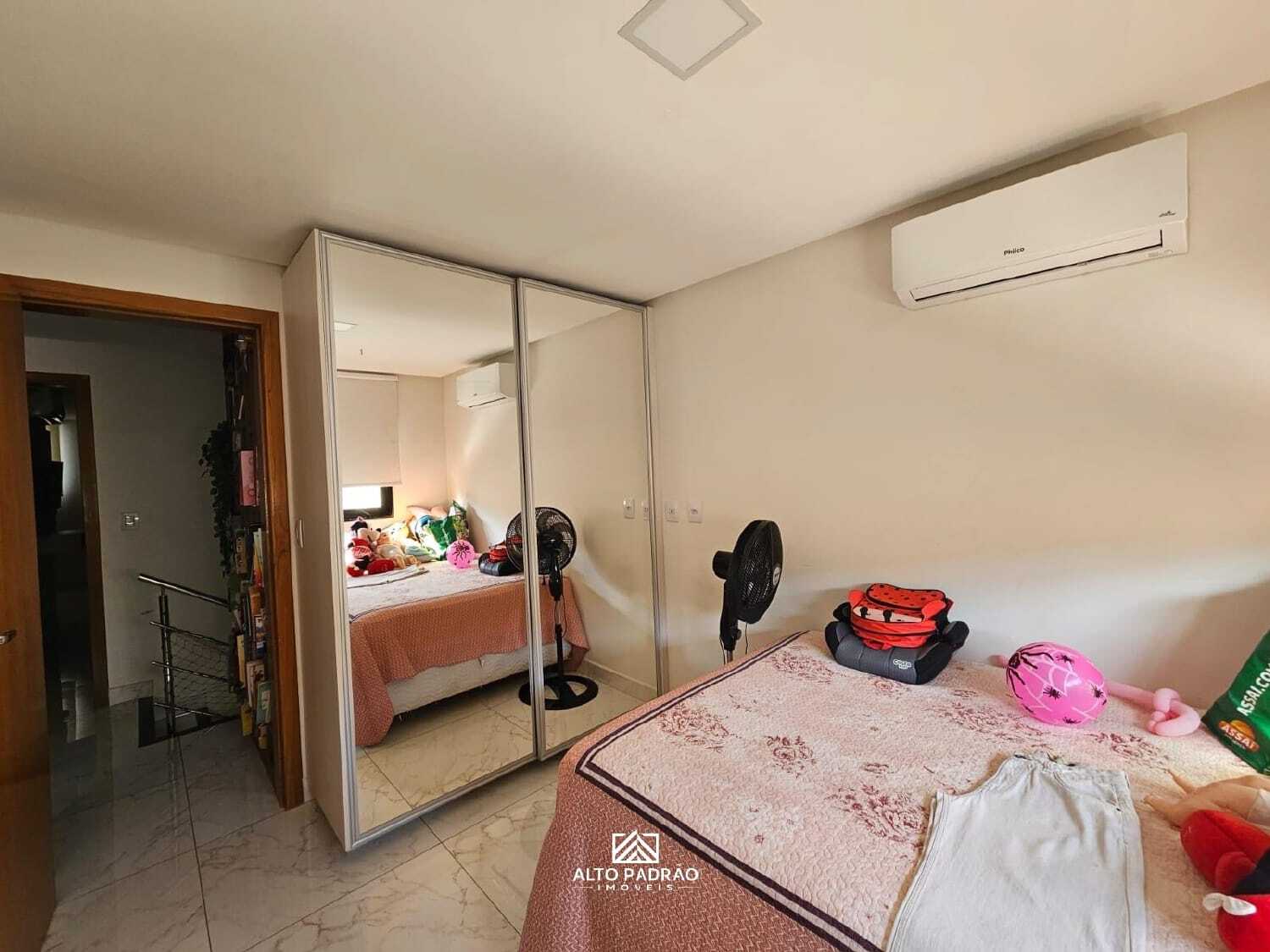 Sobrado 3 Quartos à Venda no Jardim Atlântico - GO — foto