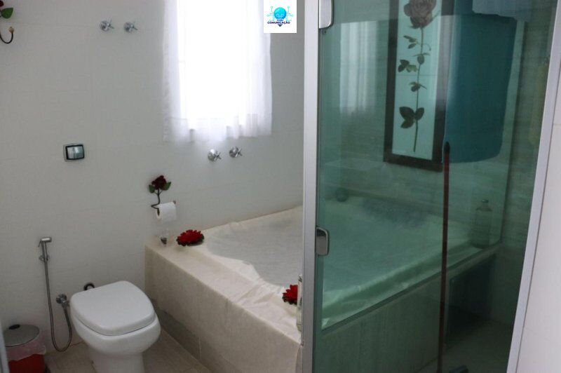 Casa em Condomínio 4 quartos para venda no Condomínio do Lago - Goiânia — foto
