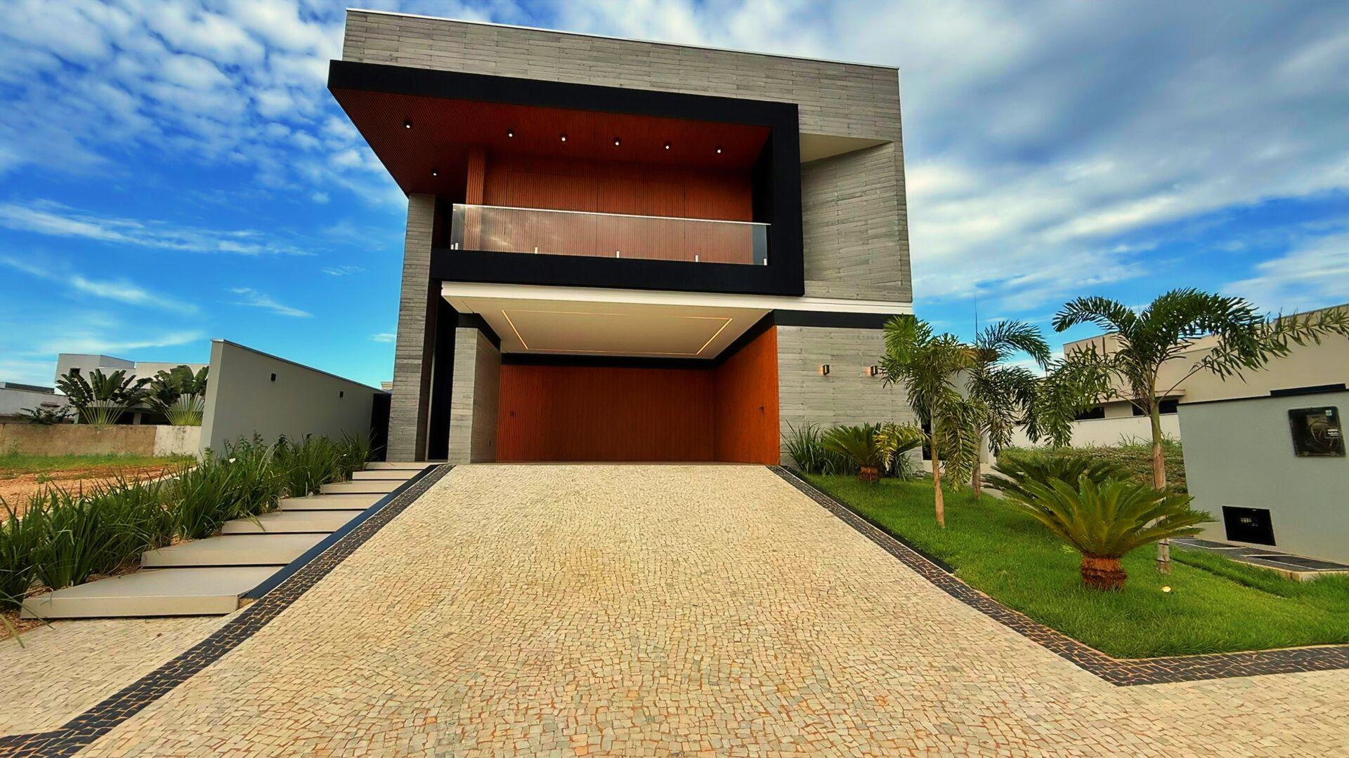 Sobrado 4 Suítes 352m² | Alphaville II Palmas: Pronto Para Viver o Melhor — foto