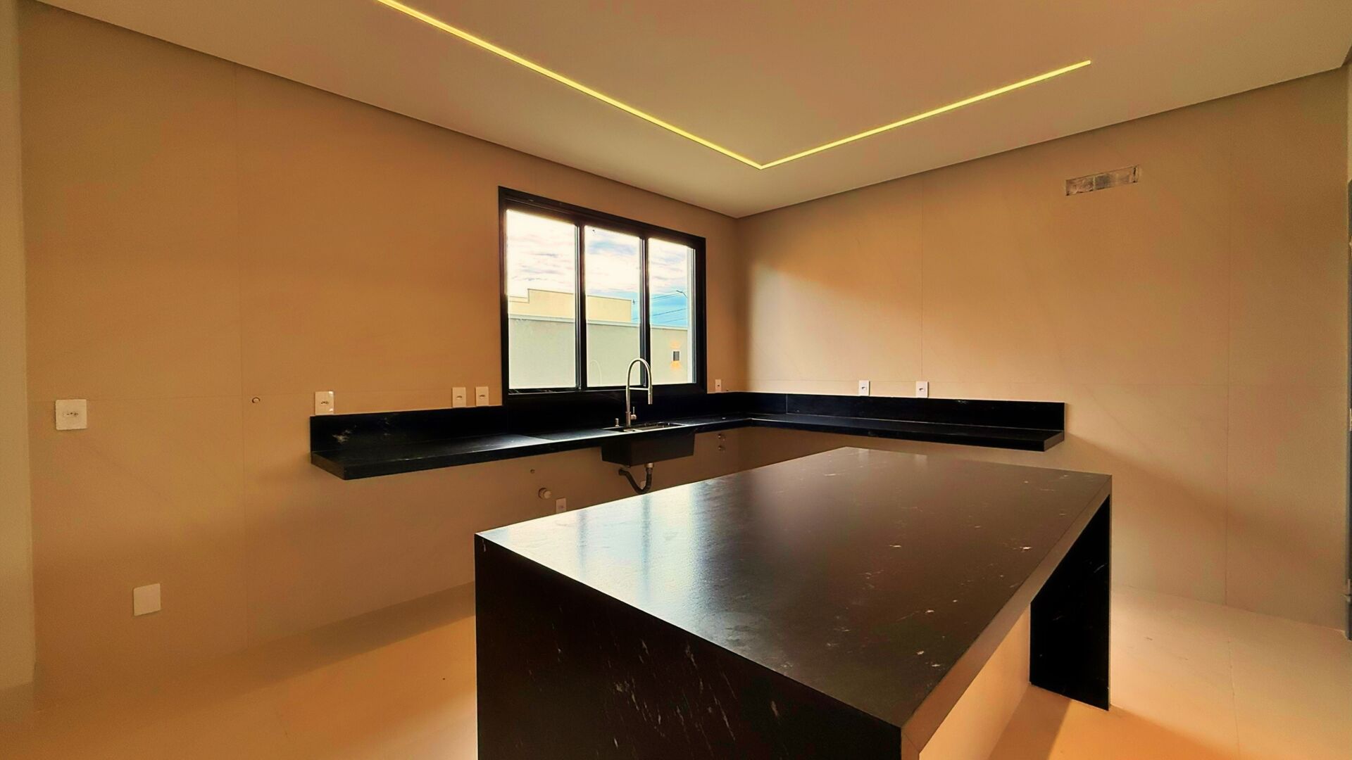 Sobrado 4 Suítes 352m² | Alphaville II Palmas: Pronto Para Viver o Melhor — foto