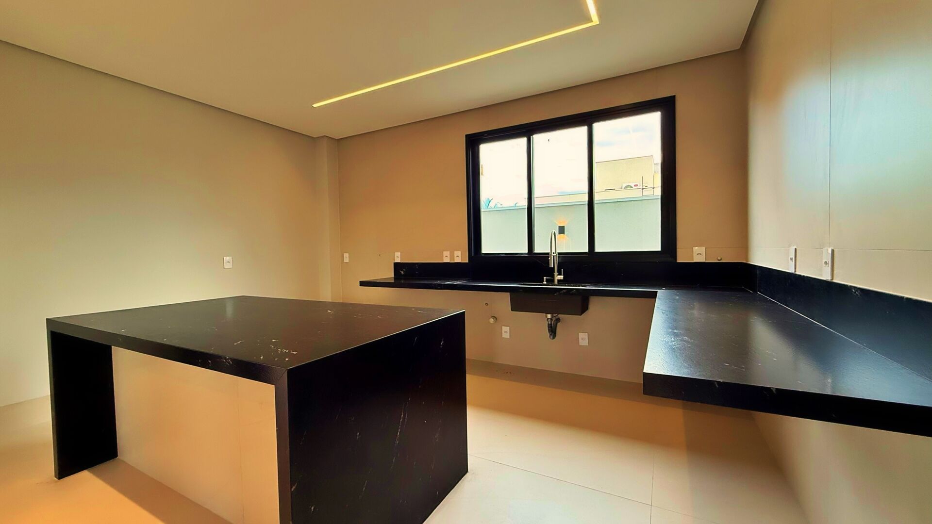 Sobrado 4 Suítes 352m² | Alphaville II Palmas: Pronto Para Viver o Melhor — foto