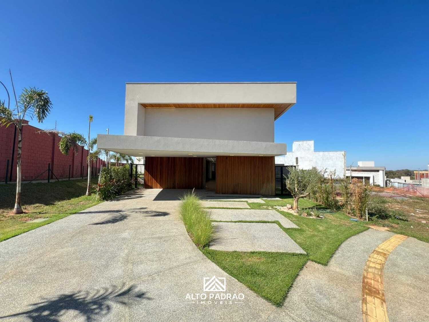 Sobrado 4 Suítes à Venda no Condomínio Jardins Bolonha em Senador Canedo - GO — foto