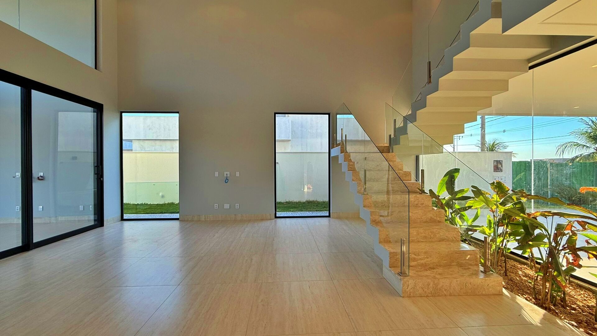 Sobrado 4 Suítes, 350 m² c/ Lazer à Venda no Condomínio Caribe Golf — foto