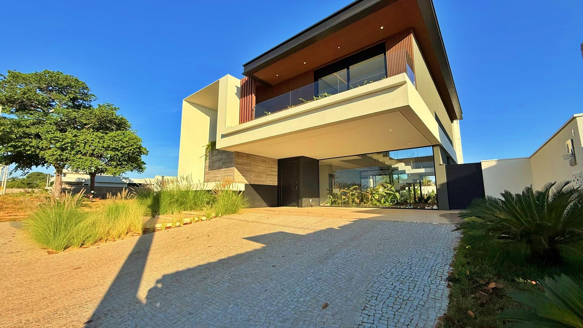 Sobrado 4 Suítes, 350 m² c/ Lazer à Venda no Condomínio Caribe Golf — foto