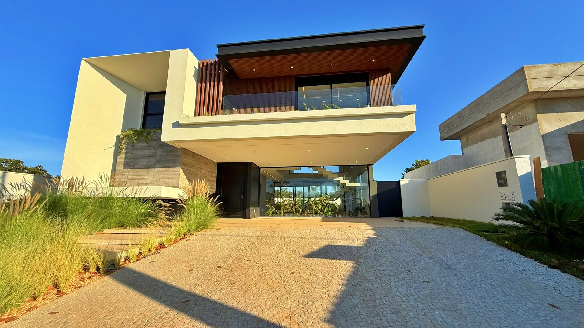 Sobrado 4 Suítes, 350 m² c/ Lazer à Venda no Condomínio Caribe Golf — foto