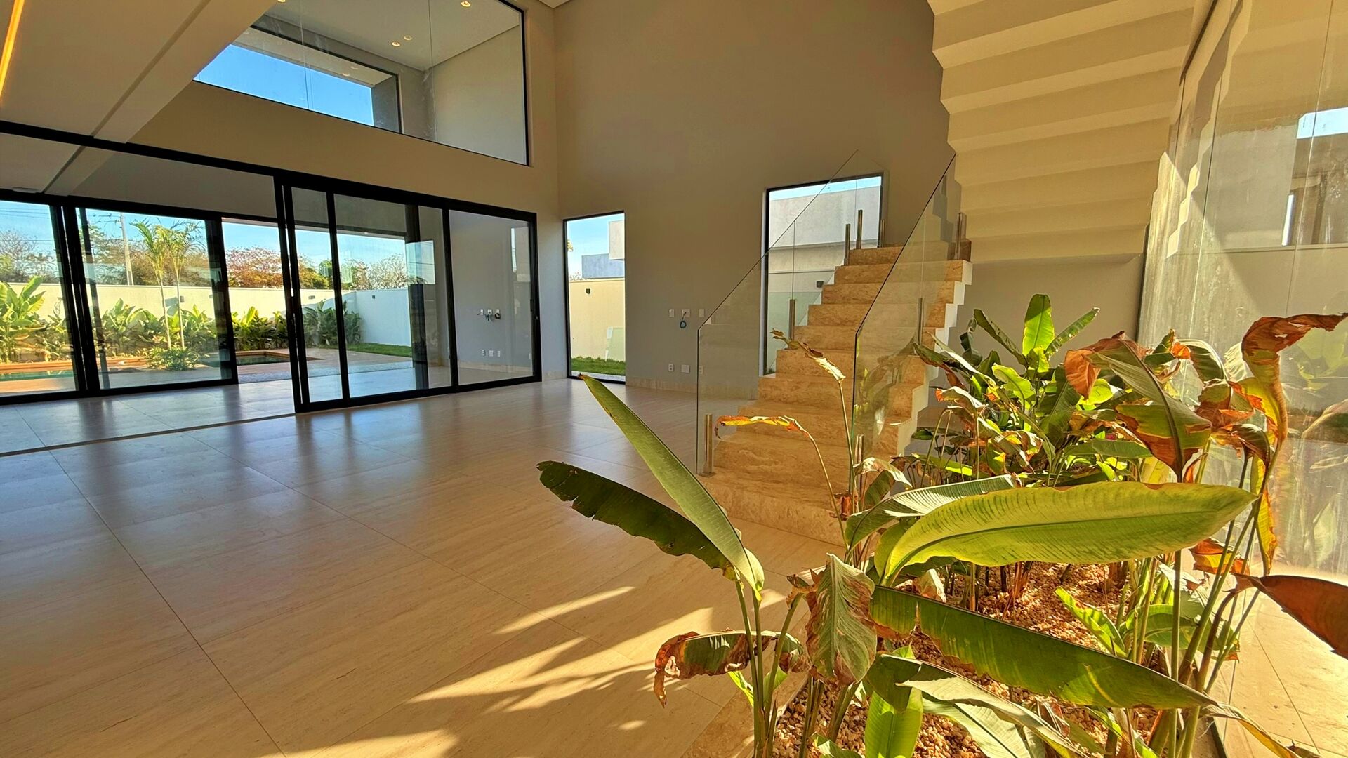 Sobrado 4 Suítes, 350 m² c/ Lazer à Venda no Condomínio Caribe Golf — foto