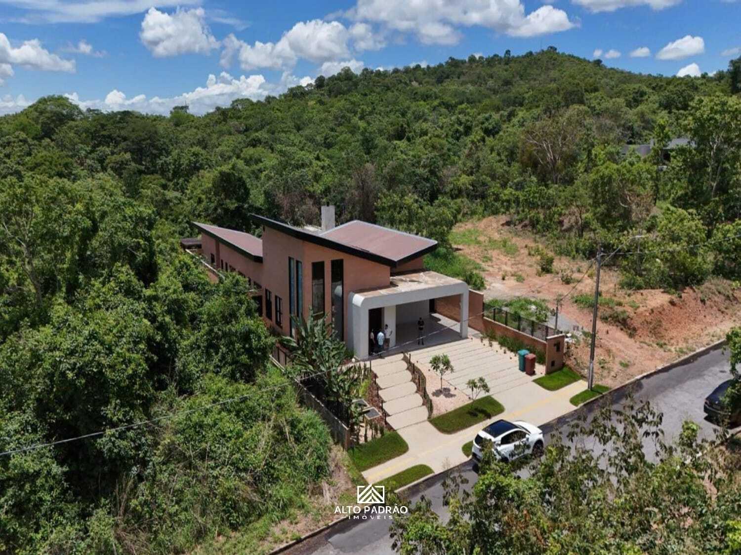 Casa 4 Suítes Mobiliada à venda no Condomínio Mansões Morumbi - Senador Canedo/GO — foto