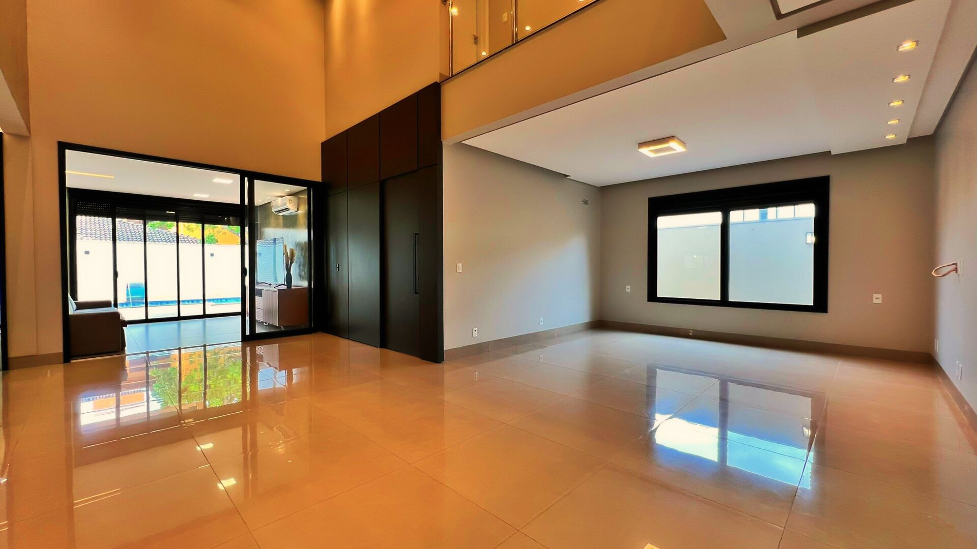 Sobrado 4 Suítes, 307 m² c/ Lazer à Venda no Condomínio Privillege — foto
