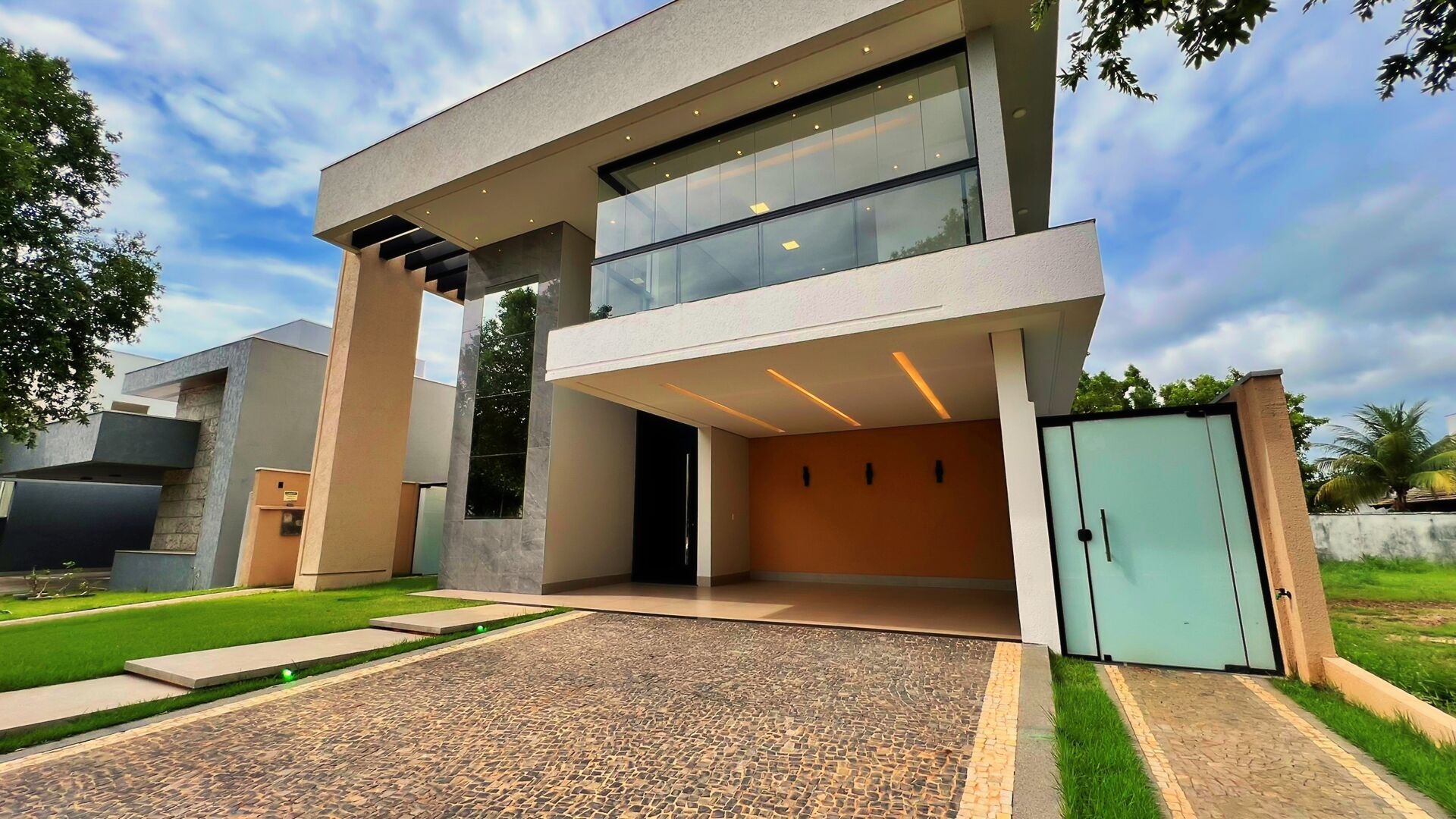Sobrado 4 Suítes, 307 m² c/ Lazer à Venda no Condomínio Privillege — foto