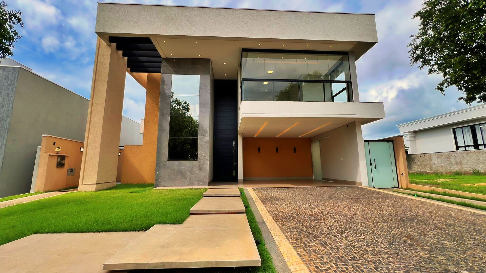 Sobrado 4 Suítes, 307 m² c/ Lazer à Venda no Condomínio Privillege — foto