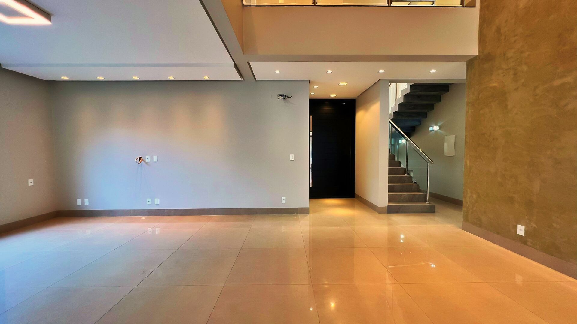 Sobrado 4 Suítes, 307 m² c/ Lazer à Venda no Condomínio Privillege — foto