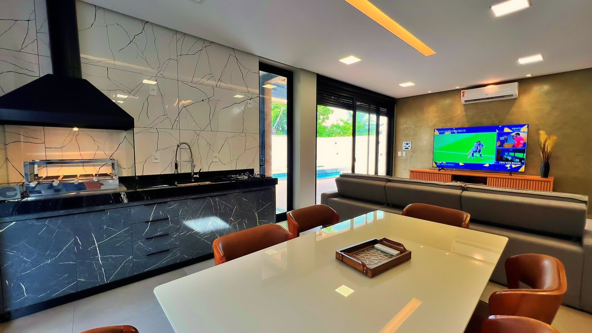 Sobrado 4 Suítes, 307 m² c/ Lazer à Venda no Condomínio Privillege — foto