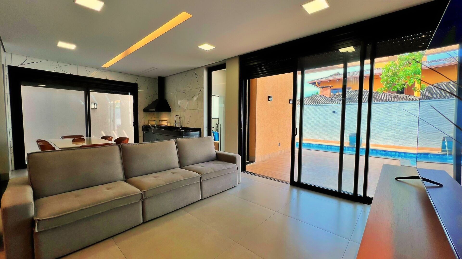 Sobrado 4 Suítes, 307 m² c/ Lazer à Venda no Condomínio Privillege — foto