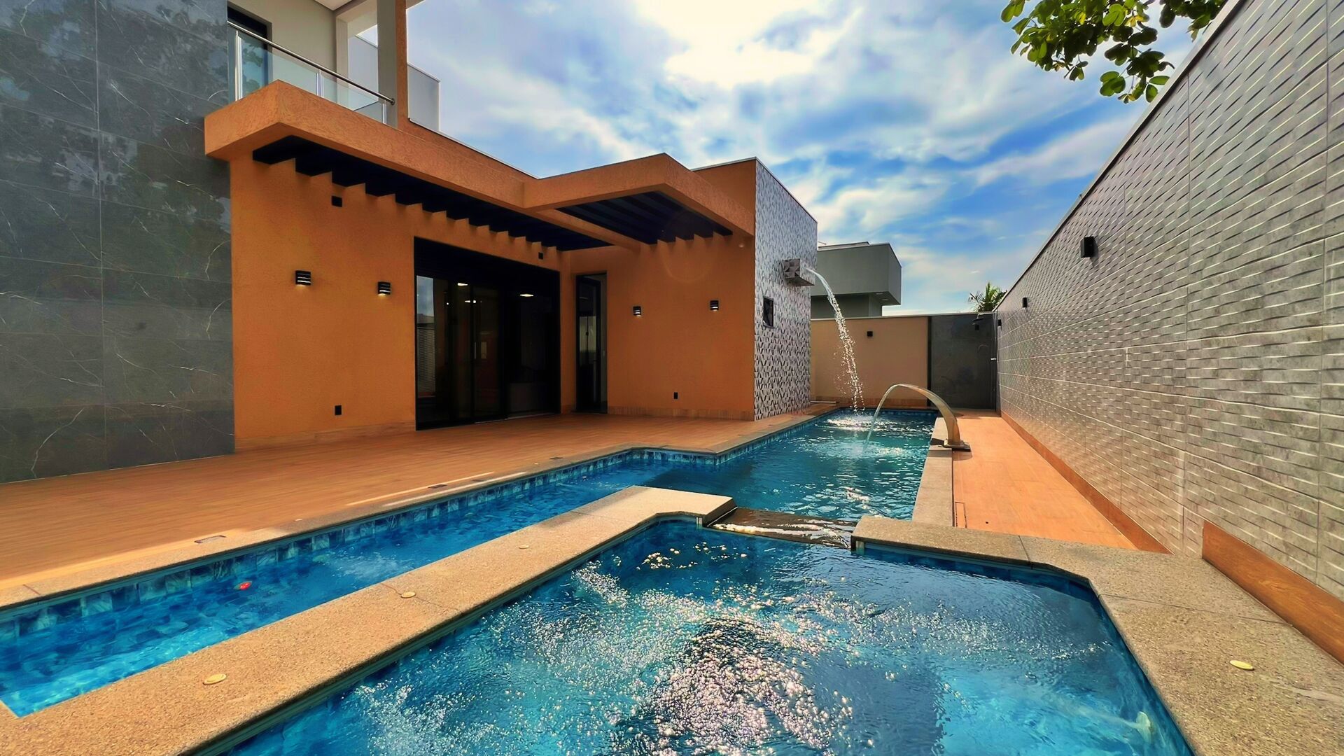 Sobrado 4 Suítes, 307 m² c/ Lazer à Venda no Condomínio Privillege — foto