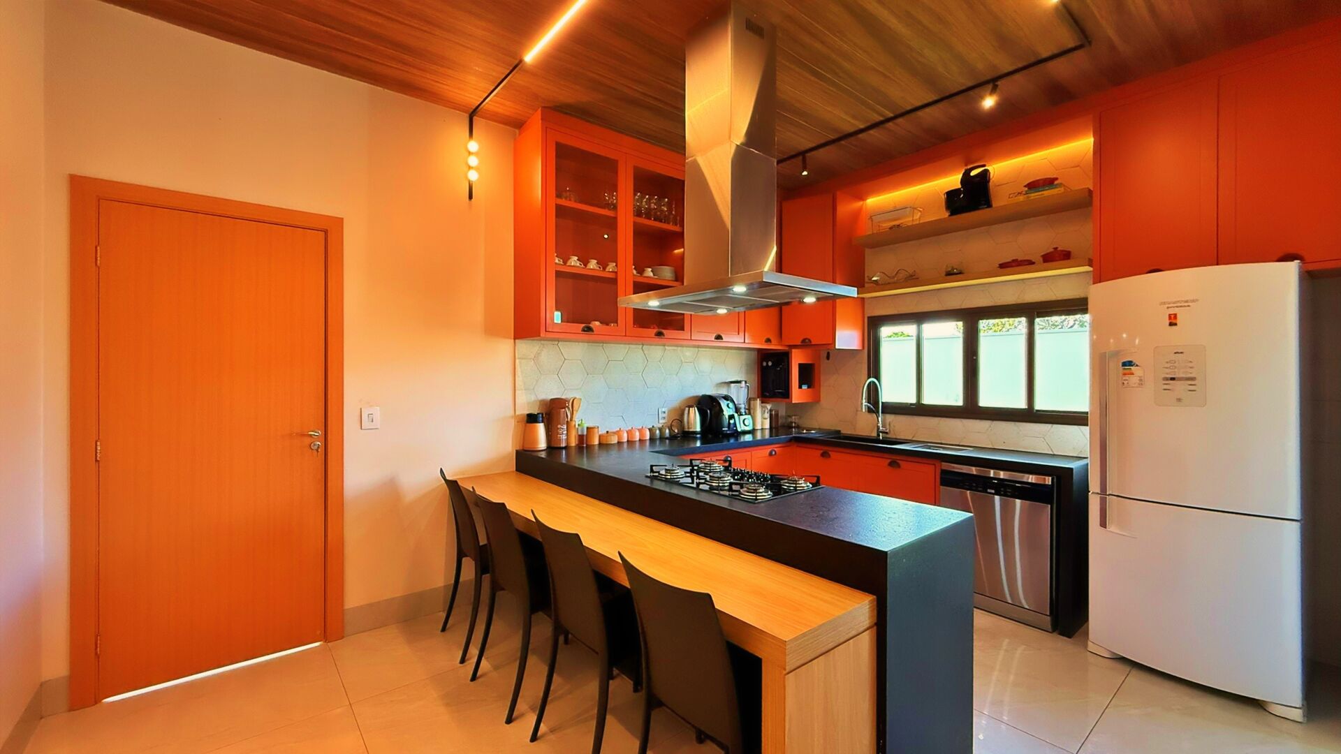 Casa 4 Quartos, 272 m² Mobiliada à Venda no Condomínio Polinésia Resort — foto