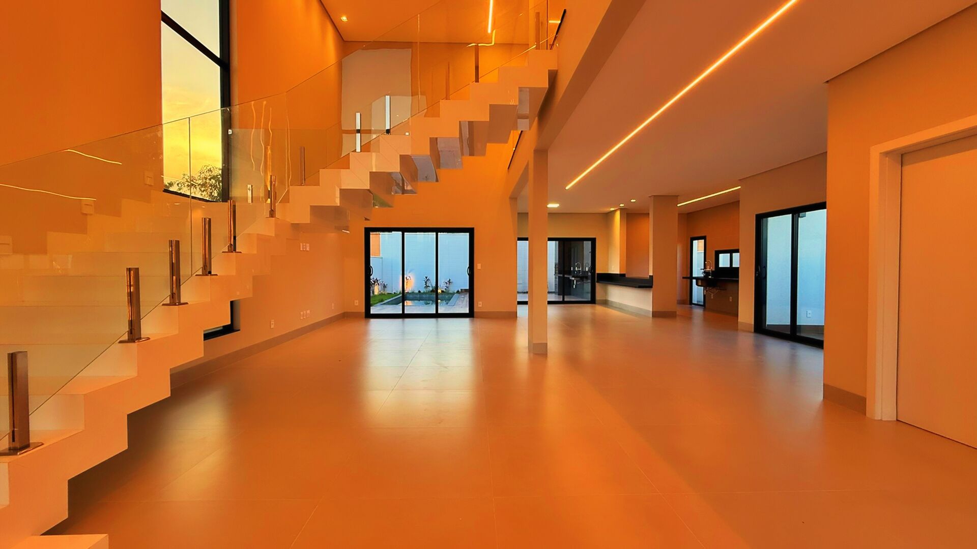 Sobrado 3 Suítes  + Escritório, 290 m² c/ Lazer à Venda no Condomínio Alphaville — foto