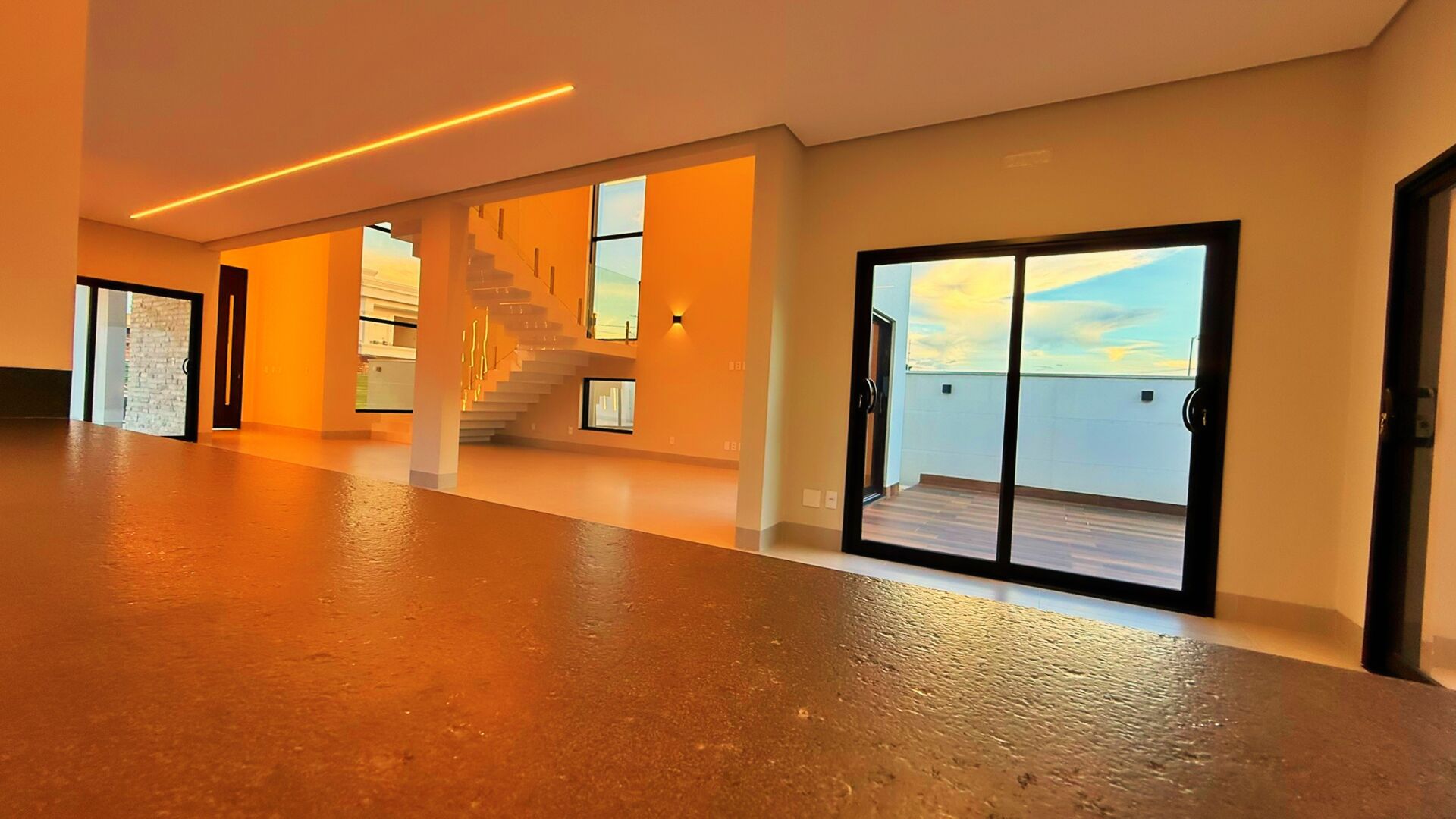Sobrado 3 Suítes  + Escritório, 290 m² c/ Lazer à Venda no Condomínio Alphaville — foto