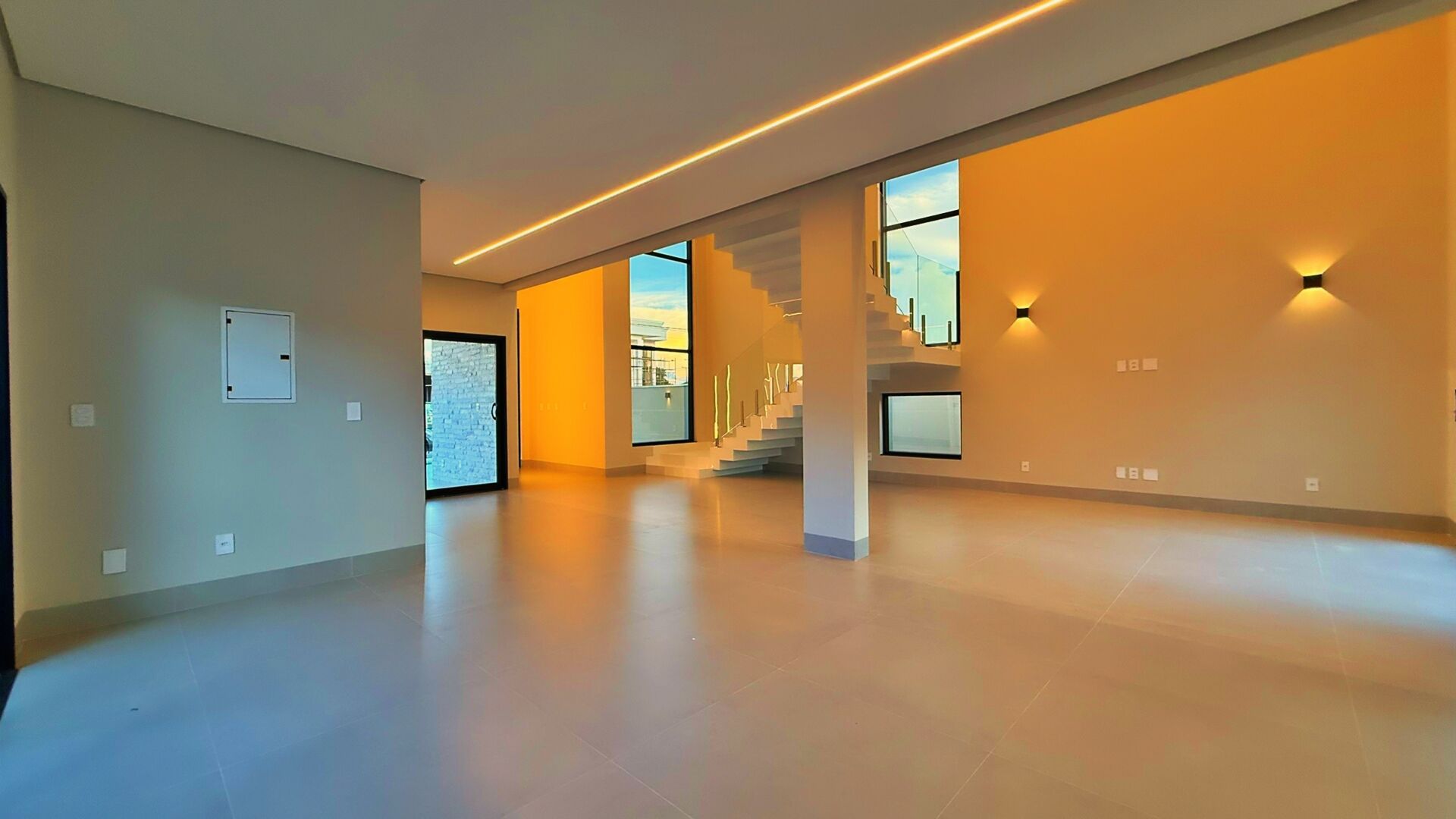 Sobrado 3 Suítes  + Escritório, 290 m² c/ Lazer à Venda no Condomínio Alphaville — foto