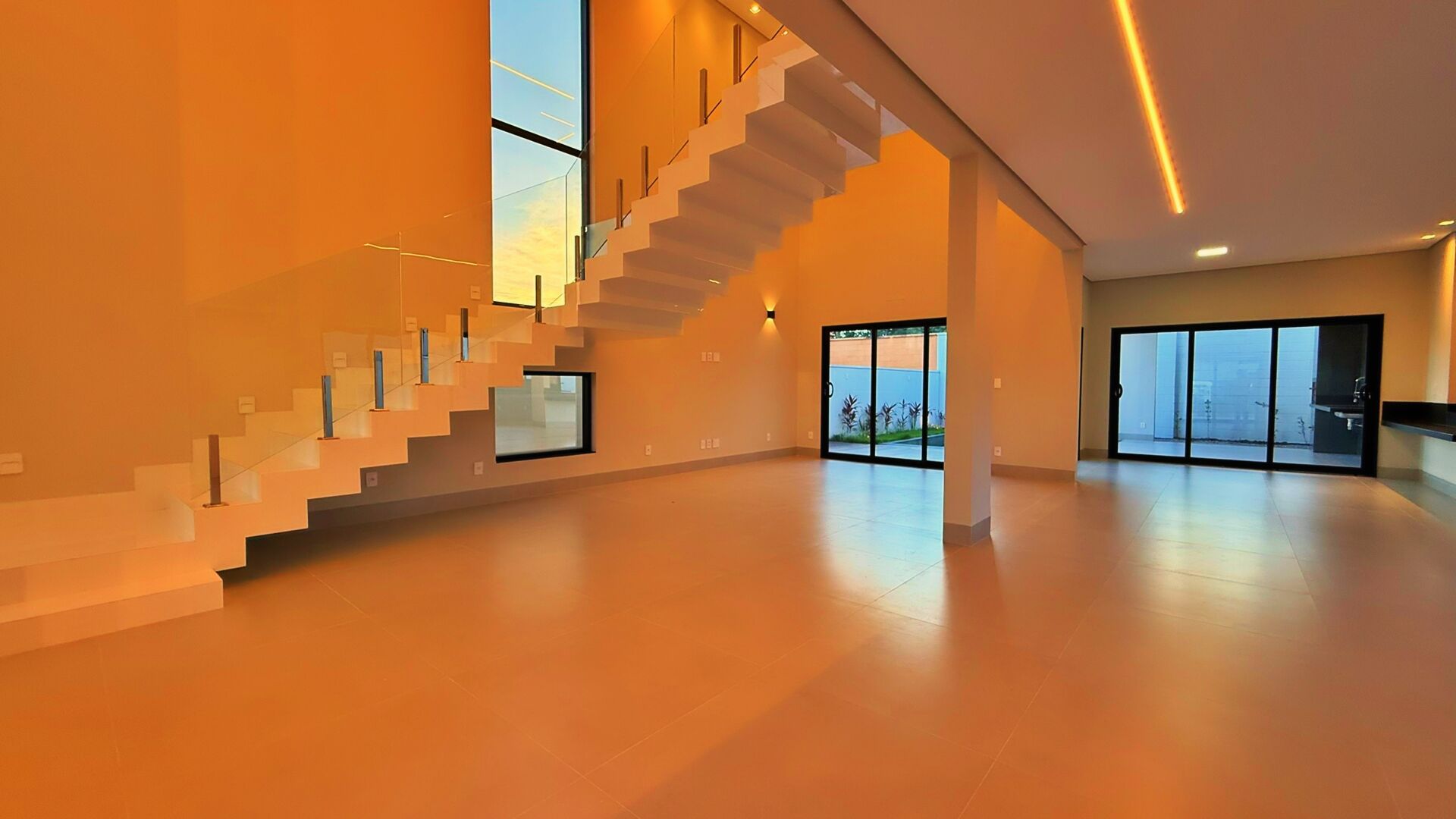Sobrado 3 Suítes  + Escritório, 290 m² c/ Lazer à Venda no Condomínio Alphaville — foto